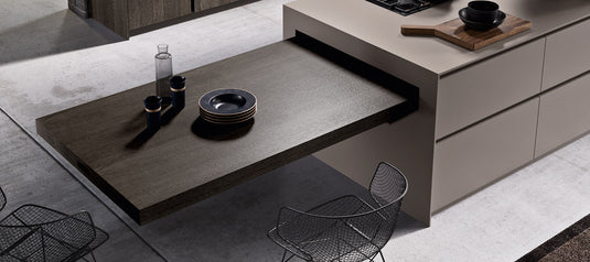 Salice Atim Breakfast pull-out top in a kitchen